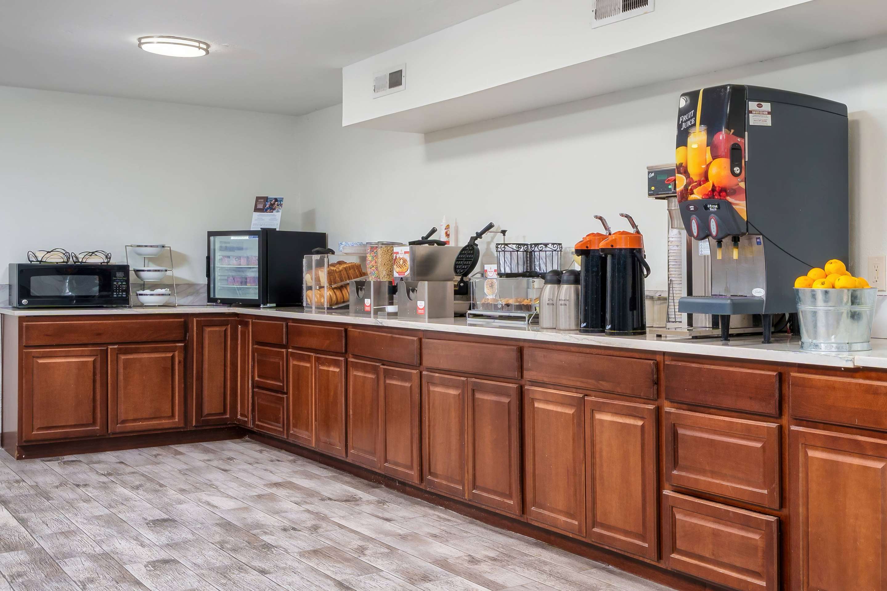 Breakfast Area | Ramada by Wyndham La Verkin Zion National Park