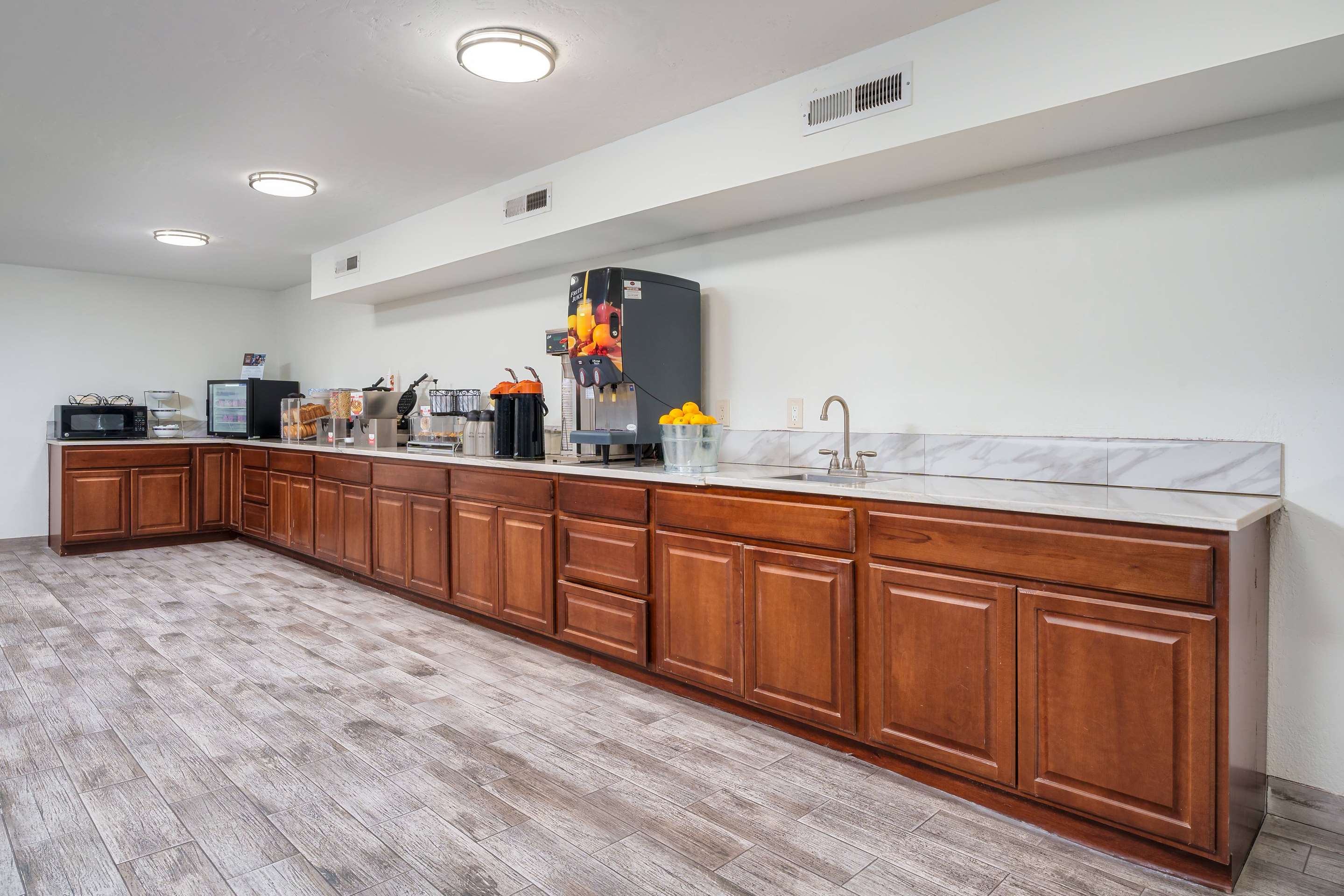 Breakfast Area | Ramada by Wyndham La Verkin Zion National Park