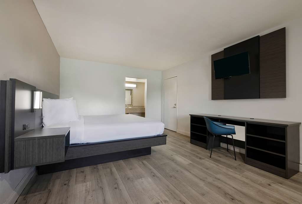 MOTEL 6 ARTESIA CA-guestroom-Guest Room,On-Site.jpg