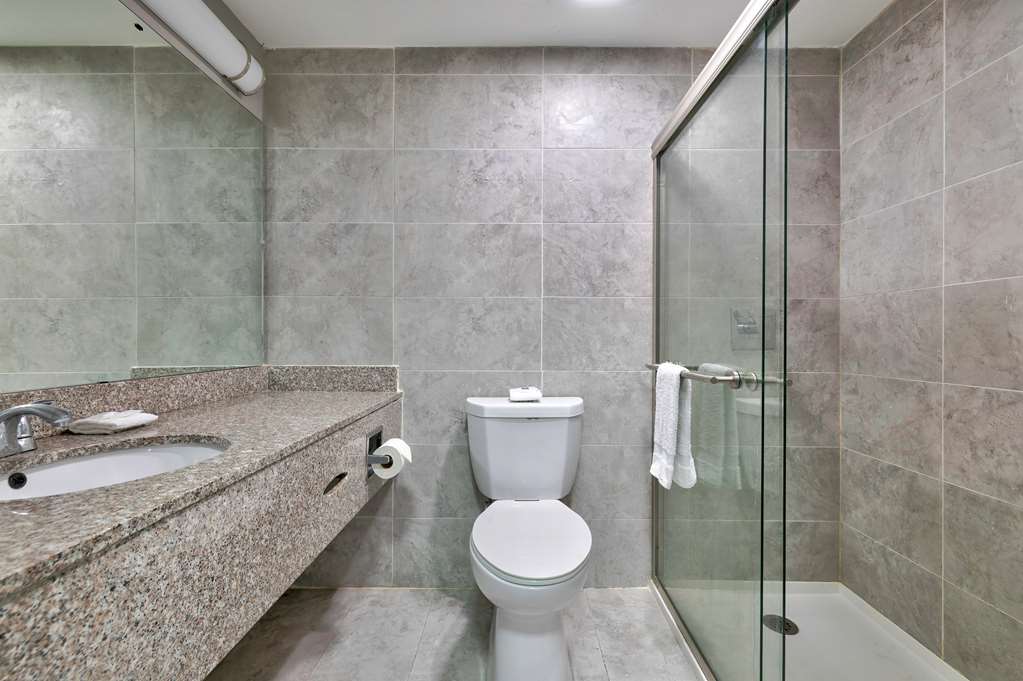 MOTEL 6 ARTESIA CA-guestroom-Guest Room,Bathroom,On-Site.jpg