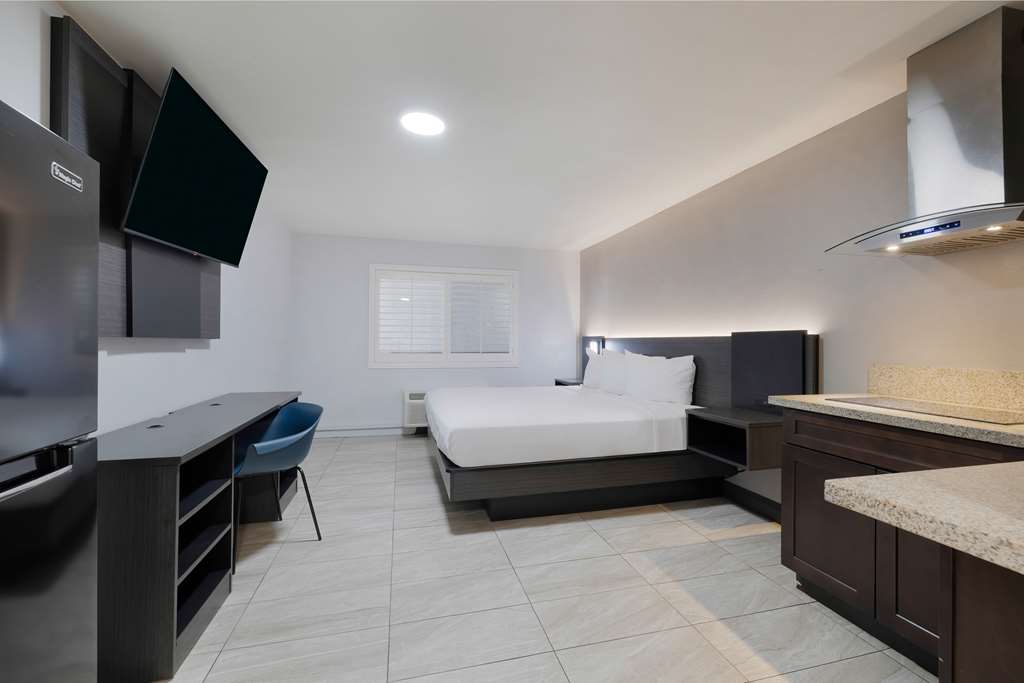 STUDIO 6 ARTESIA, CA-guestroom-Guest Room,Suite,On-Site.jpg