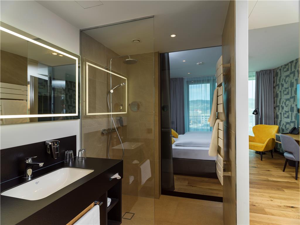 Best Western Parkhotel Hagenberg-guestroom-Guest Room,Bathroom,On-Site.jpg