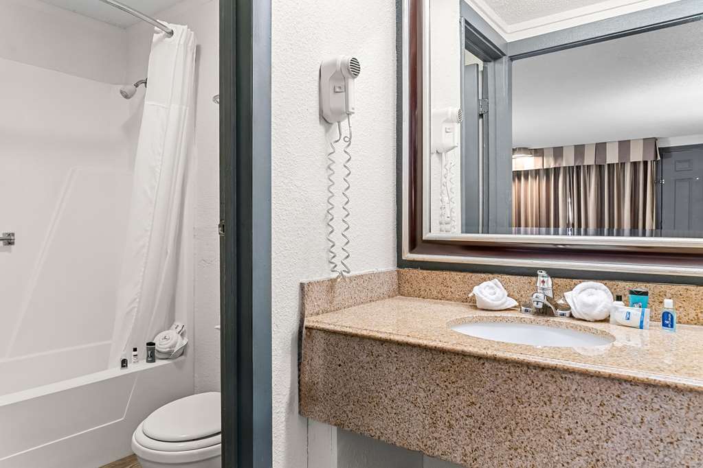RODEWAY INN AND SUITES-guestroom-Guest Room,Bathroom,On-Site.jpg