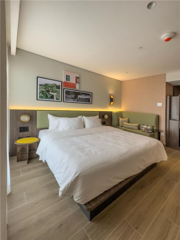 HAMPTON SANTIAGO DE LOS CABALLEROS-guestroom-Guest Room,On-Site.jpg