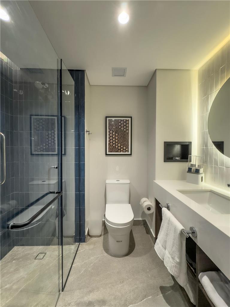 HAMPTON SANTIAGO DE LOS CABALLEROS-guestroom-Guest Room,Bathroom,On-Site.jpg