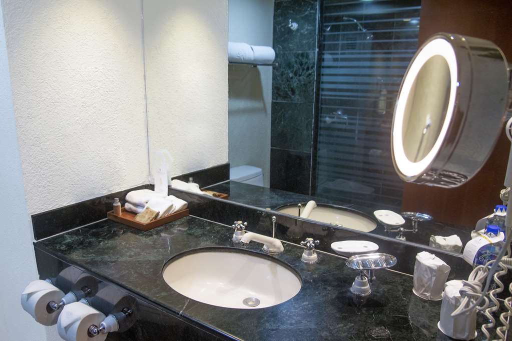 EMPORIO IXTAPA-guestroom-Guest Room,Bathroom,On-Site.jpg