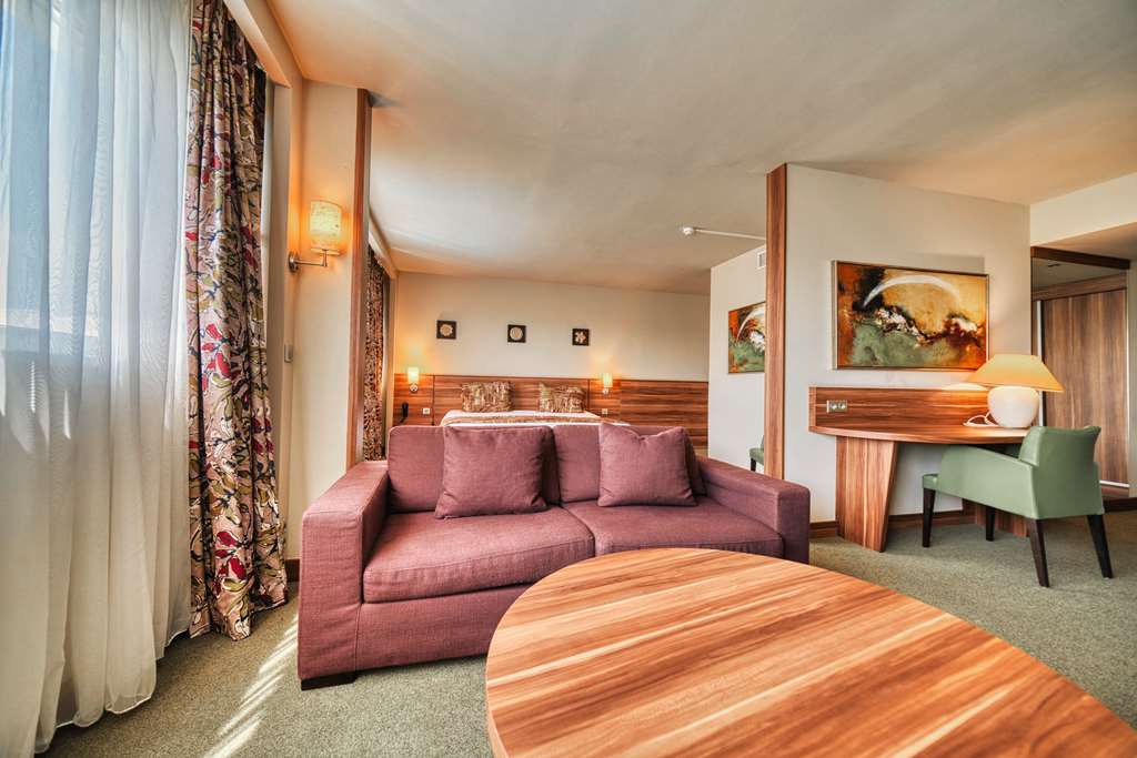 KYRIAD PRESTIGE MULHOUSE - BASEL-guestroom-Guest Room,Suite,On-Site.jpg