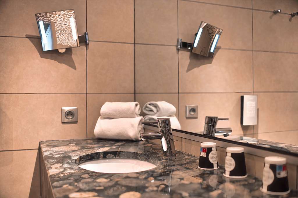 KYRIAD PRESTIGE MULHOUSE - BASEL-guestroom-Guest Room,Bathroom,On-Site.jpg