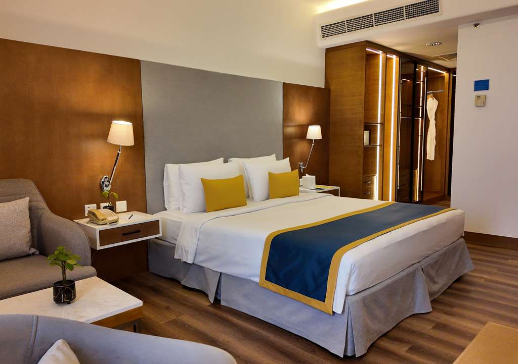 GOLDEN TULIP MUSCAT-guestroom-Guest Room,Suite,On-Site.jpg