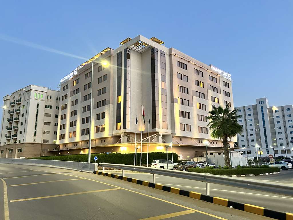 GOLDEN TULIP MUSCAT-guestroom-Guest Room,On-Site.jpg