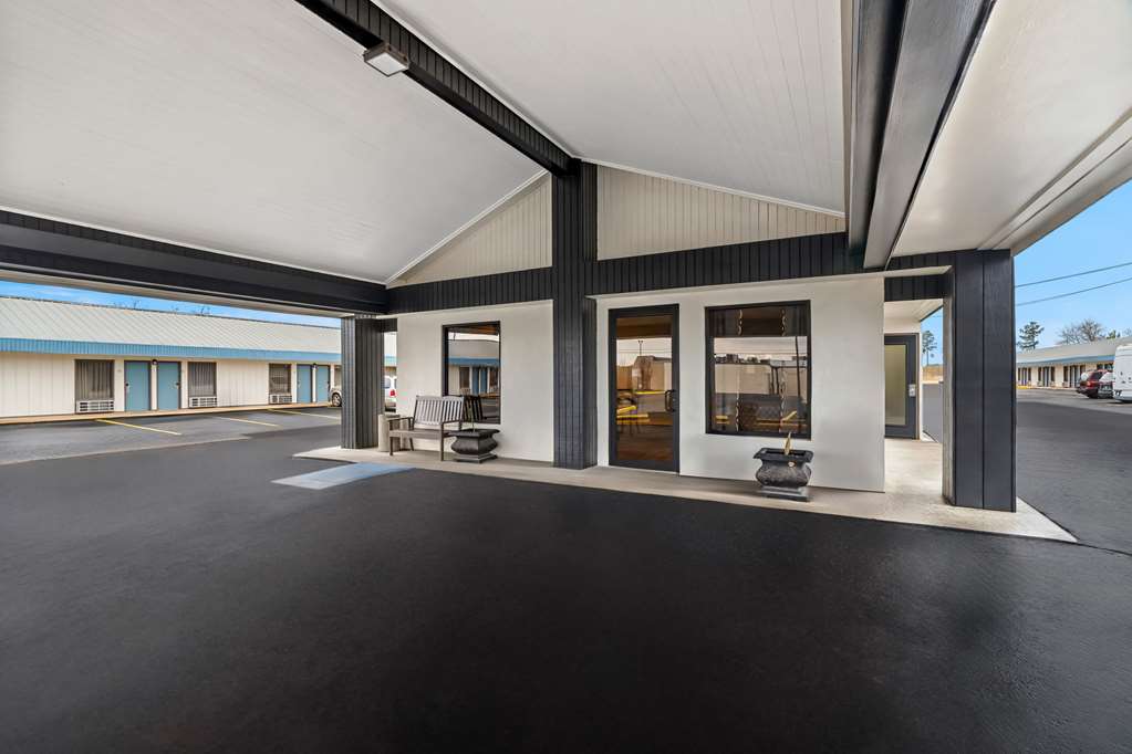 Rodeway Inn and Suites Brookhaven