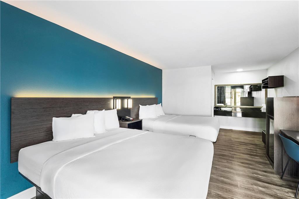 RODEWAY INN-guestroom-Guest Room,On-Site.jpg