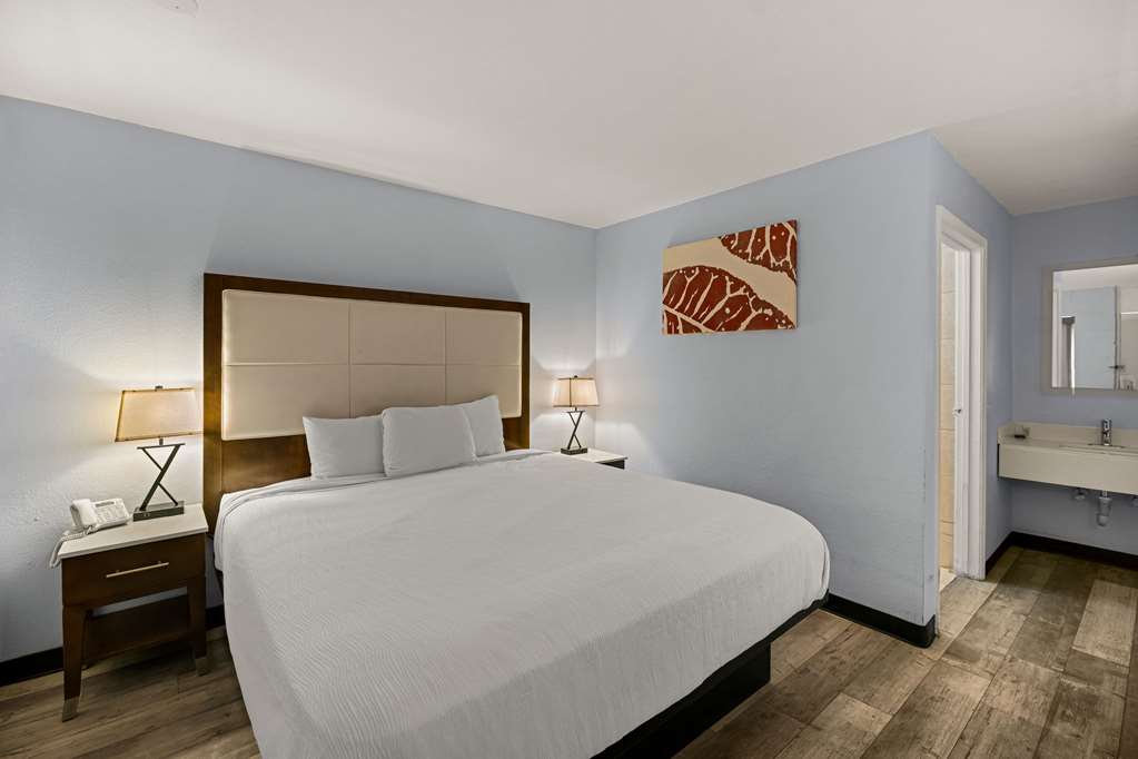 RODEWAY INN MIDLAND SOUTH-guestroom-Guest Room,On-Site.jpg