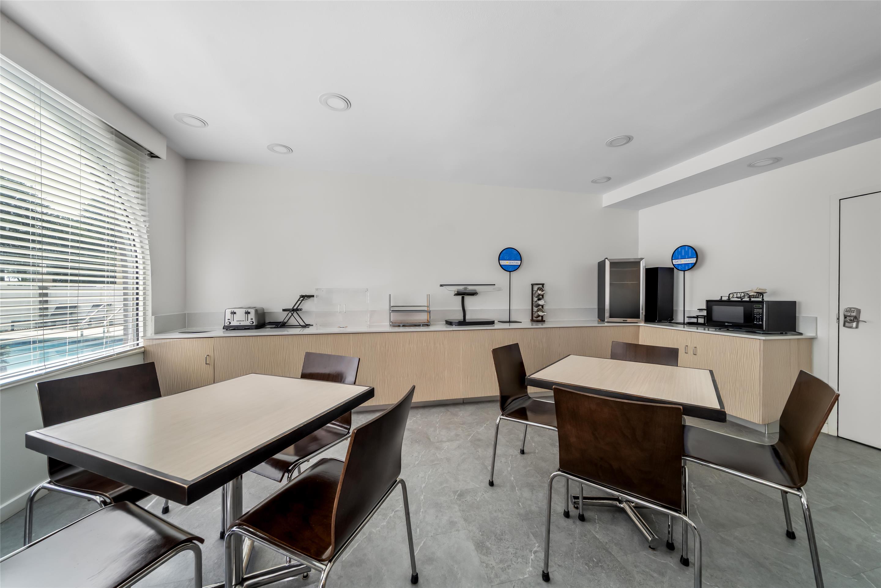SEH Orlando BreakfastArea | Sonesta Essential Orlando