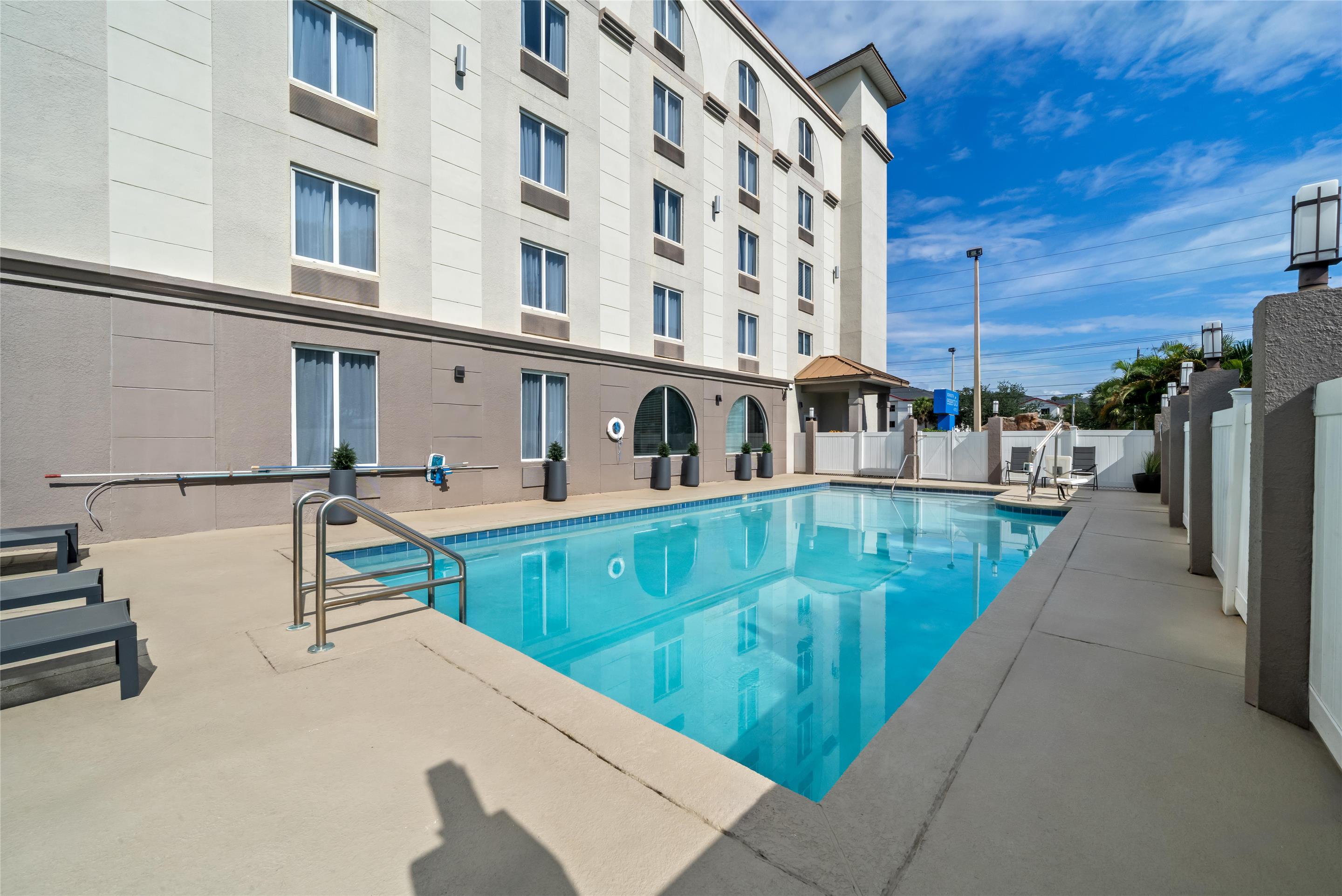 SEH Orlando Pool | Sonesta Essential Orlando