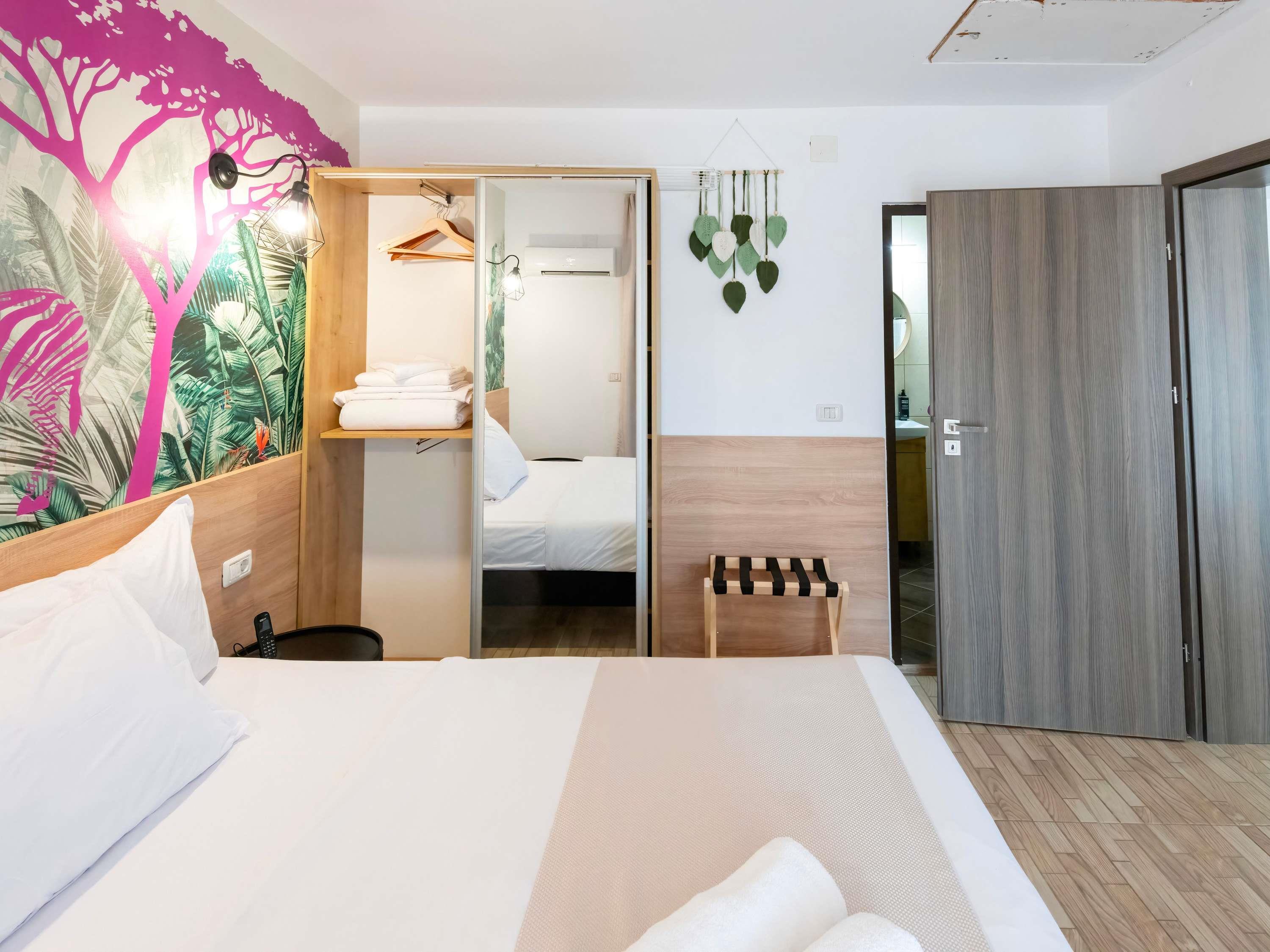 ibis Styles Venus - Tap to explore photos