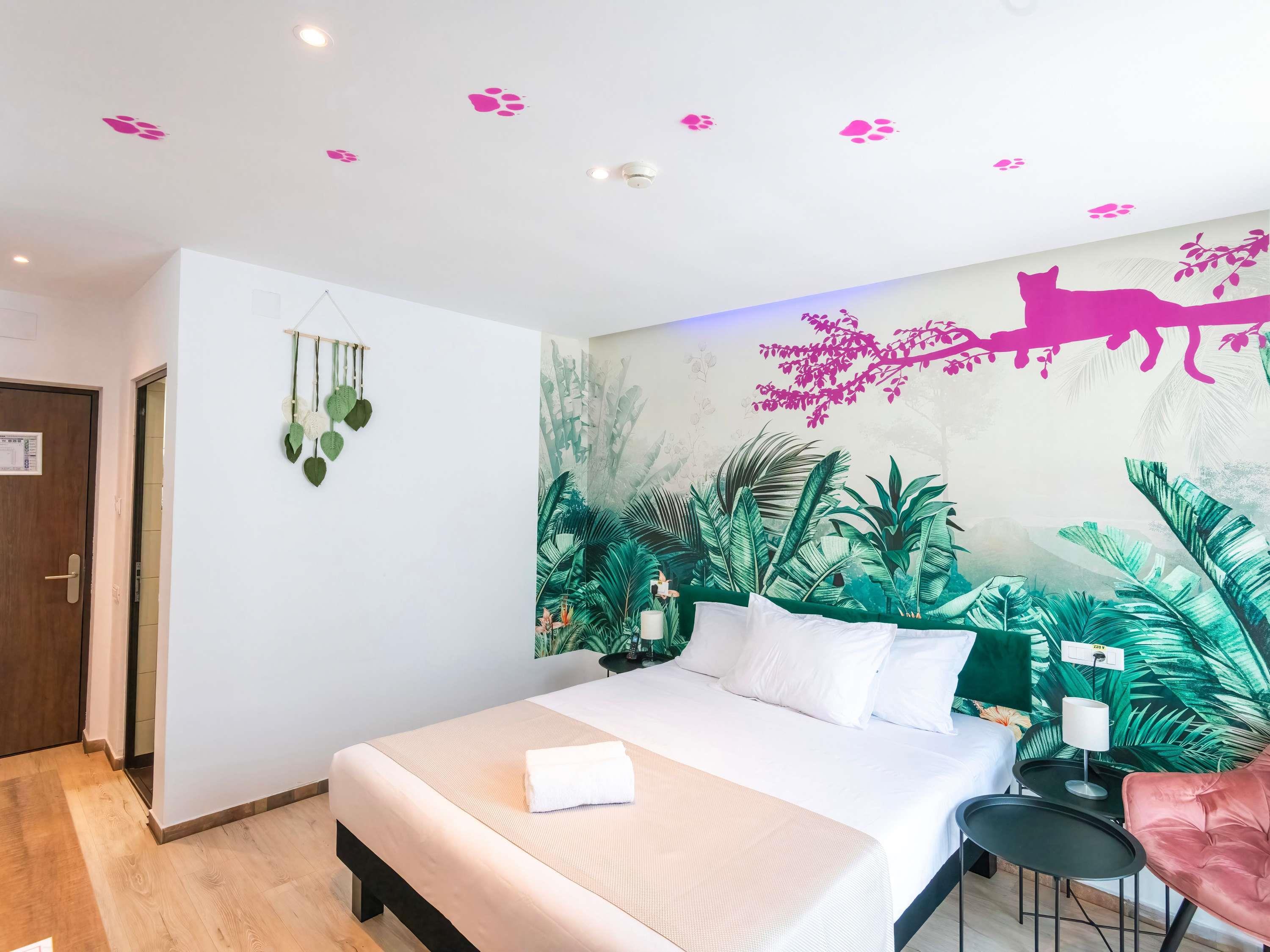 ibis Styles Venus Room Type - Standard Queen Room with Balcony
