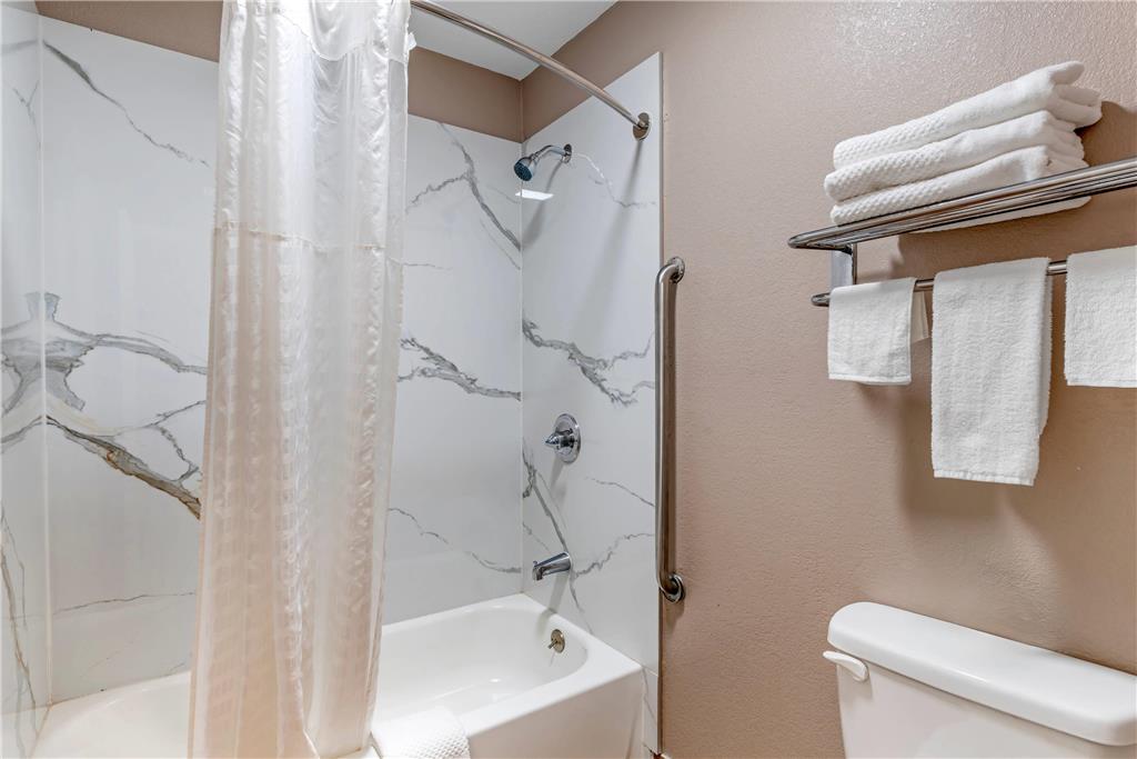 QUALITY INN AND SUITES-guestroom-Guest Room,Bathroom,On-Site.jpg