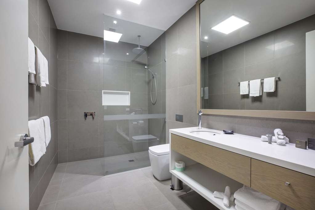 NIGHTELIER RYE-guestroom-Guest Room,Bathroom,On-Site.jpg