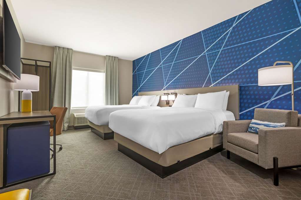COMFORT INN AND SUITES HUNTSVILLE N-guestroom-Guest Room,On-Site.jpg