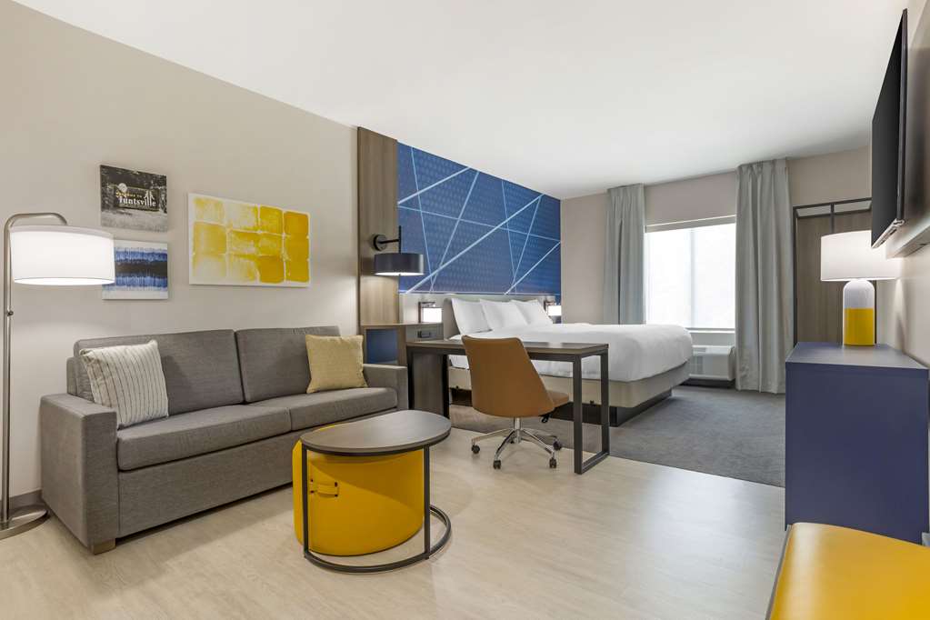 COMFORT INN AND SUITES HUNTSVILLE N-guestroom-Guest Room,Suite,On-Site.jpg