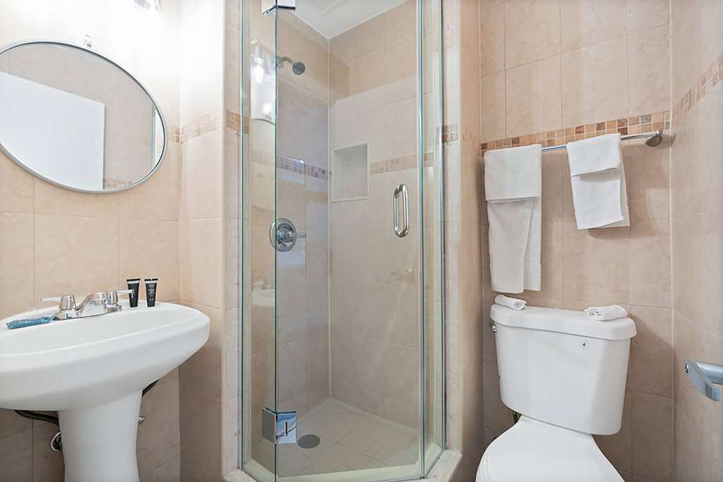 GARDEN HOTEL MIA, TRADEMARK-guestroom-Guest Room,Bathroom,On-Site.jpg