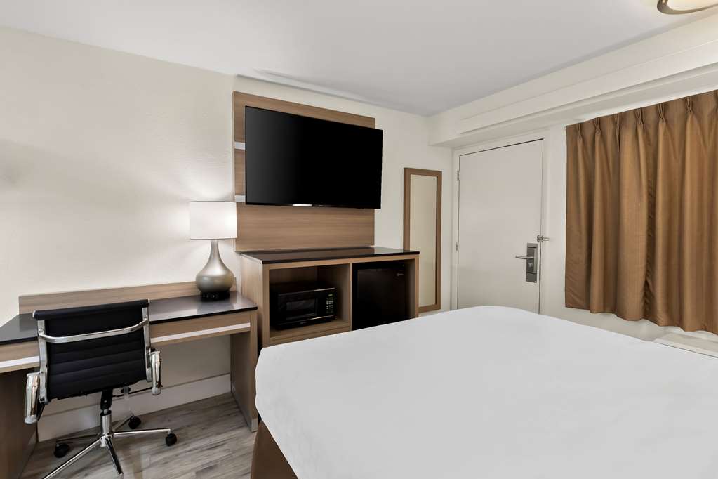 CLARION POINTE KENNESAW TOWN CENTER-guestroom-Guest Room,On-Site.jpg