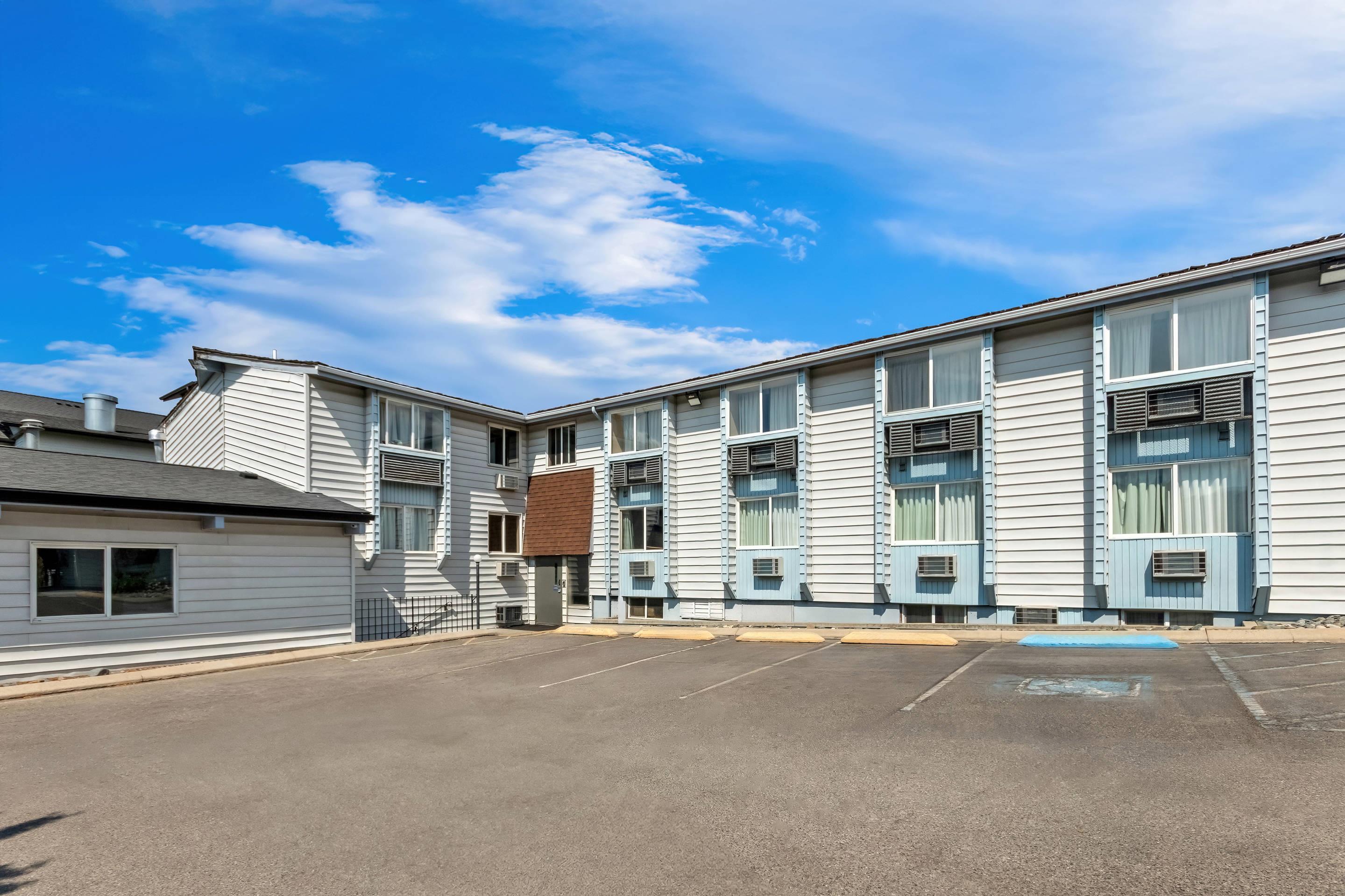Hotel exterior | Rodeway Inn