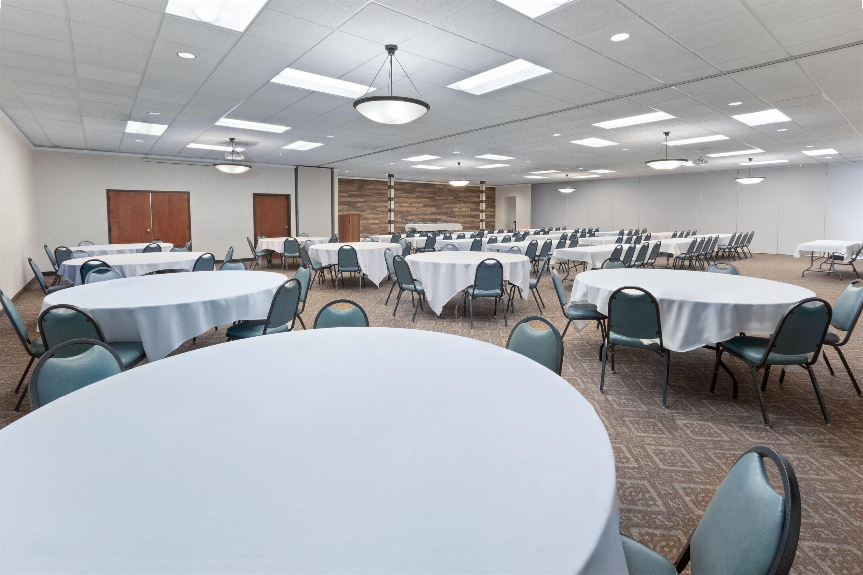 Meeting Room | Baymont by Wyndham Jamestown Conference Center & Water Park