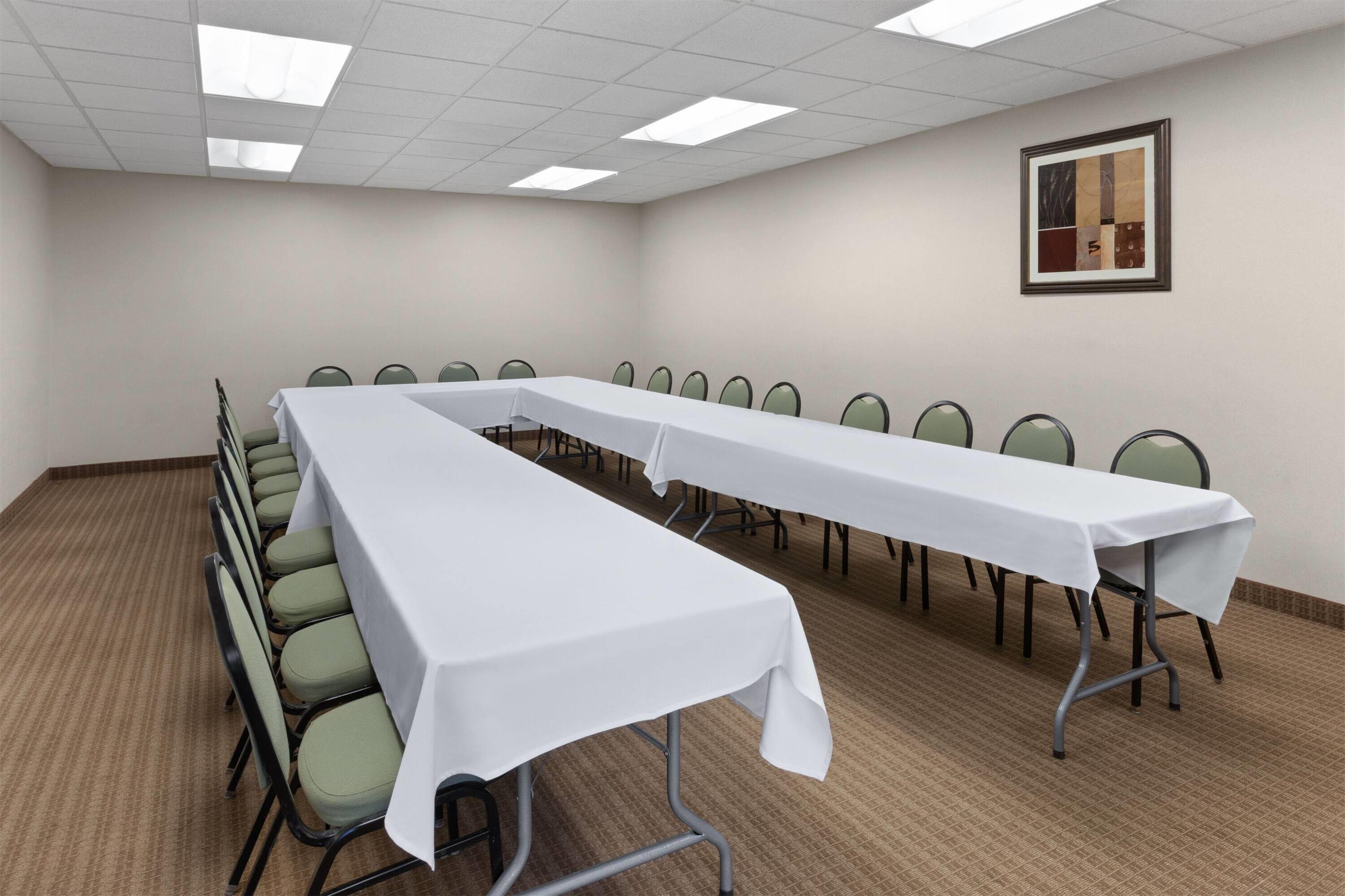 Meeting Room | Baymont by Wyndham Jamestown Conference Center & Water Park