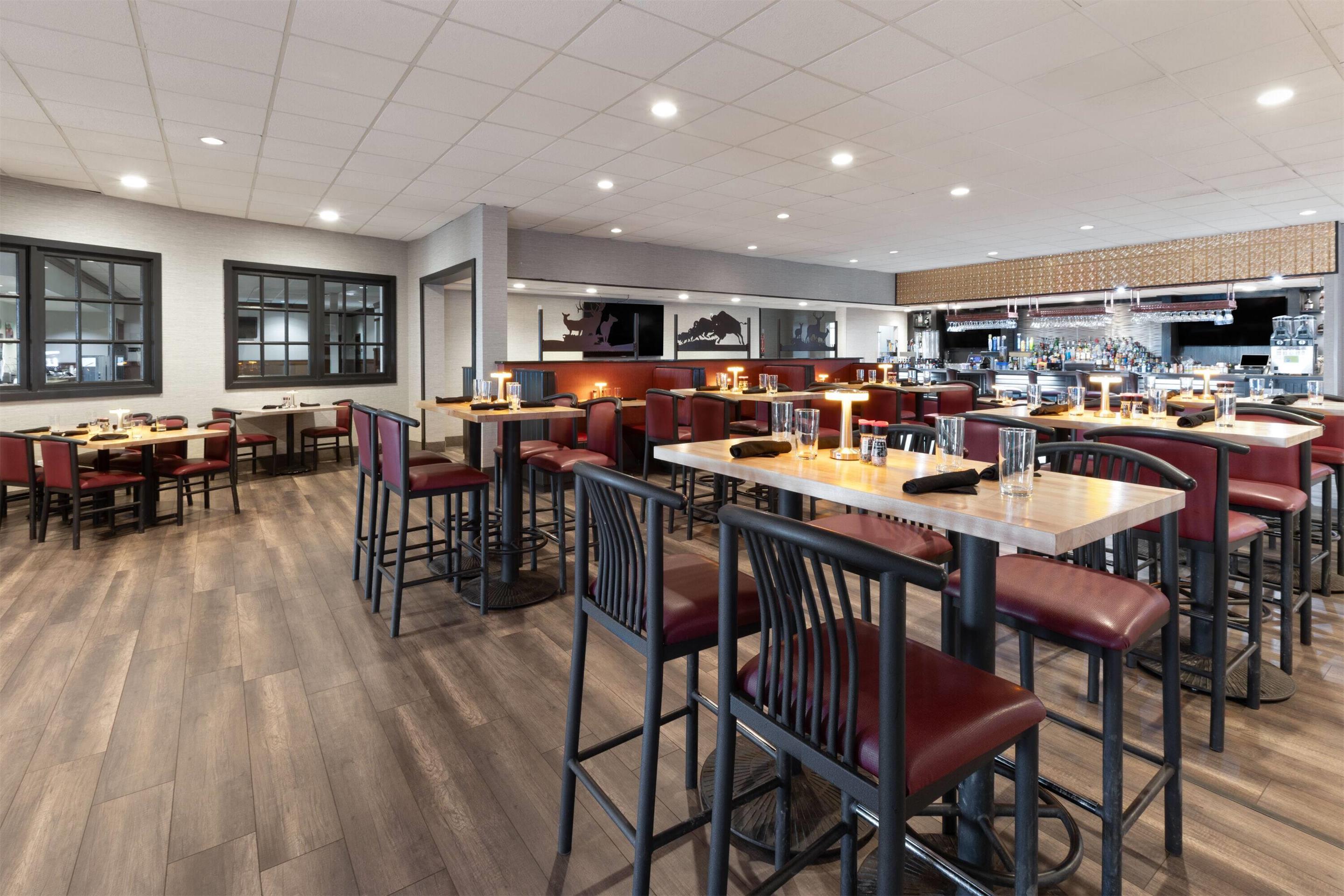 Restaurant | Baymont by Wyndham Jamestown Conference Center & Water Park