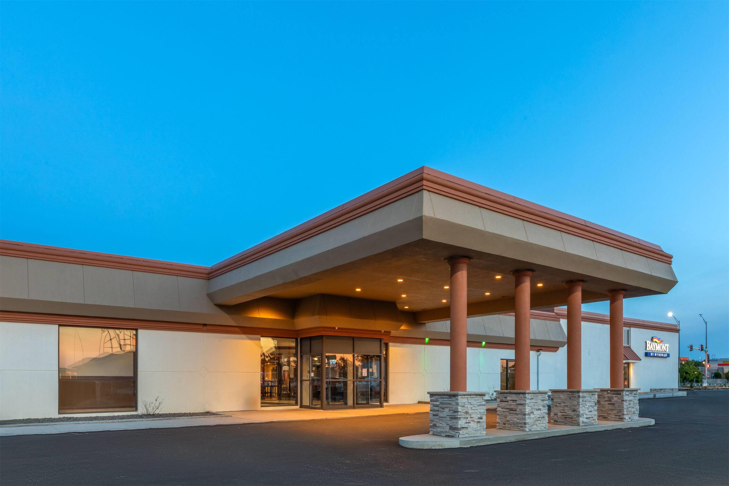 Exterior | Baymont by Wyndham Jamestown Conference Center & Water Park