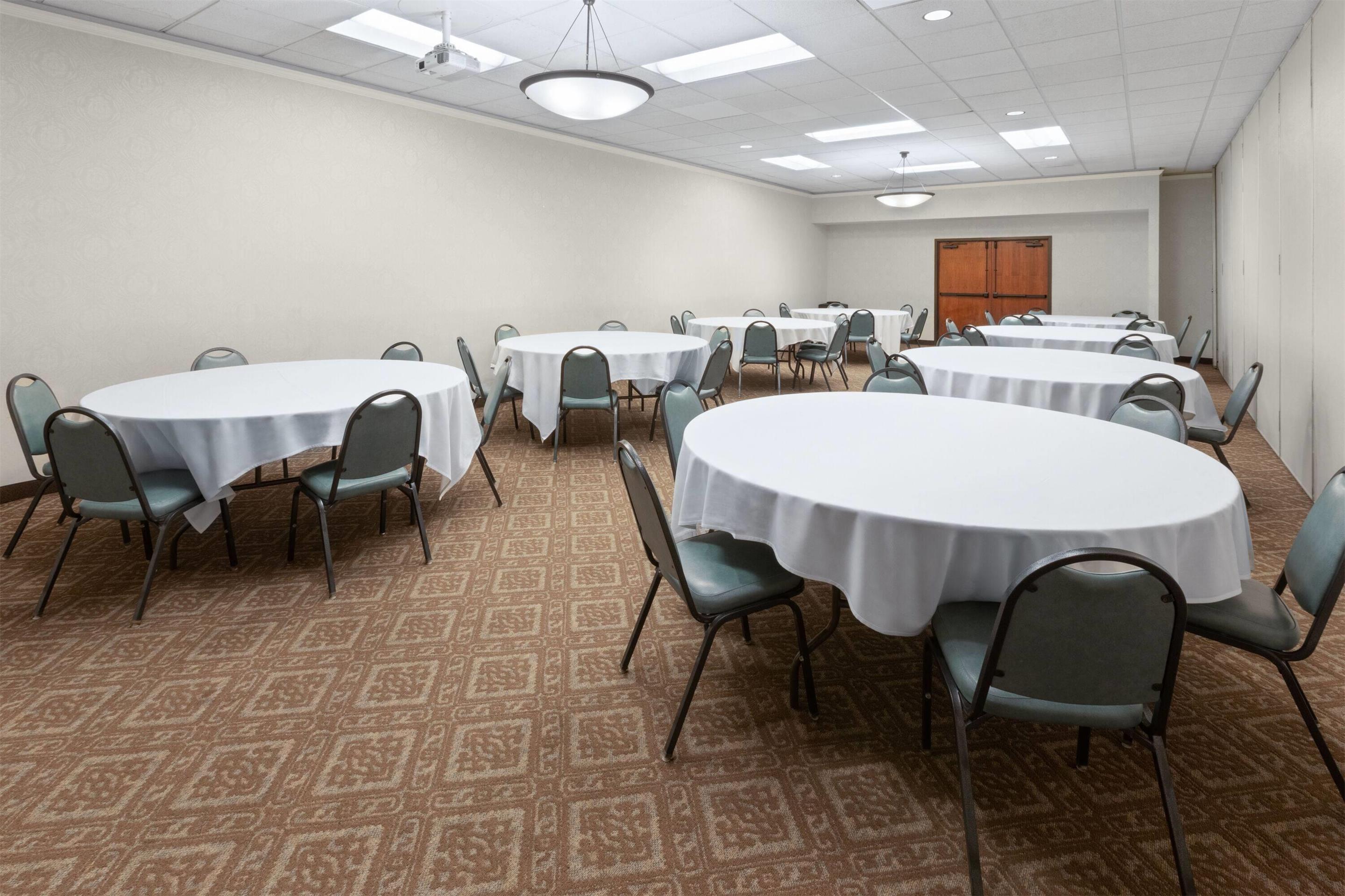 Meeting Room | Baymont by Wyndham Jamestown Conference Center & Water Park