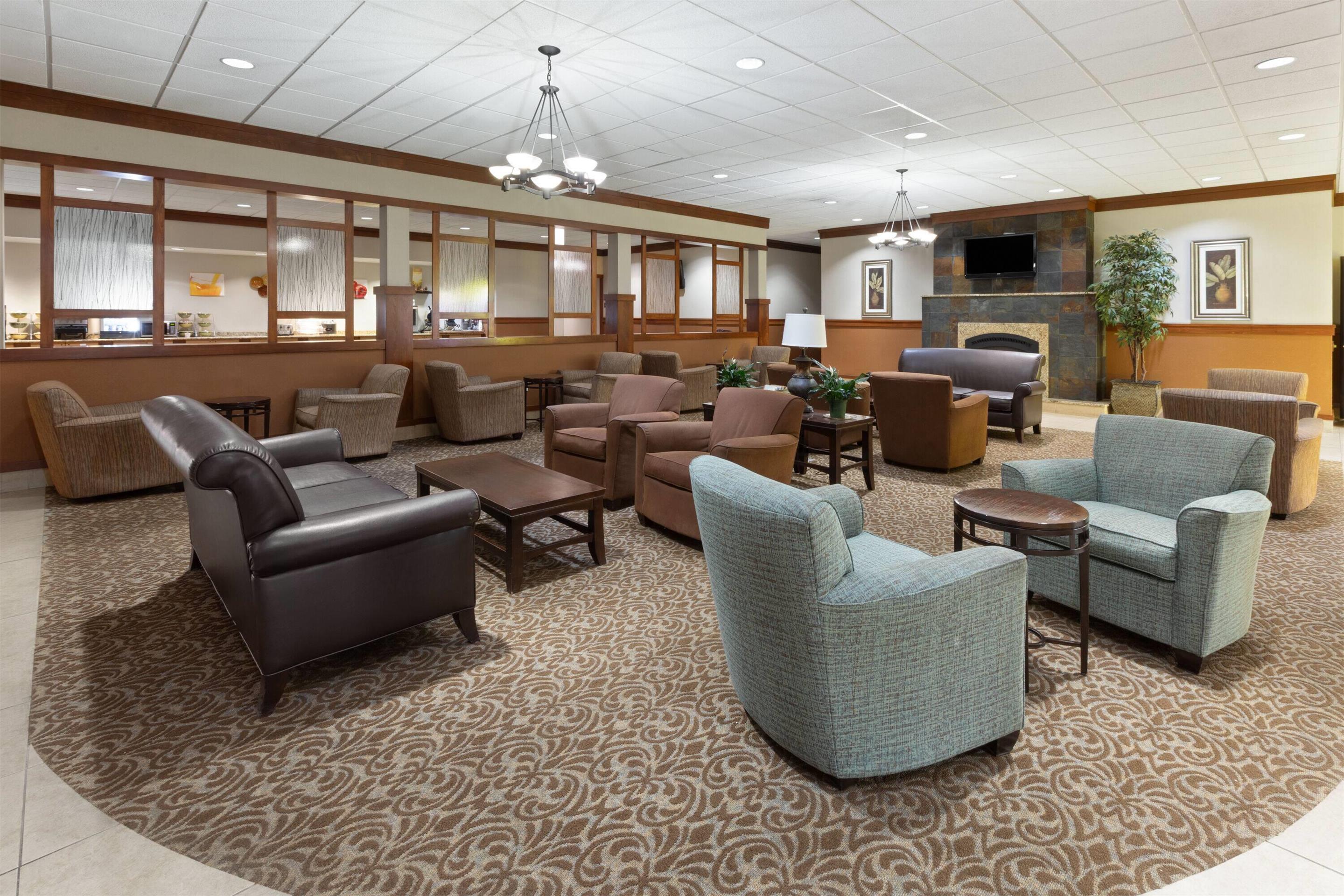 Lobby | Baymont by Wyndham Jamestown Conference Center & Water Park