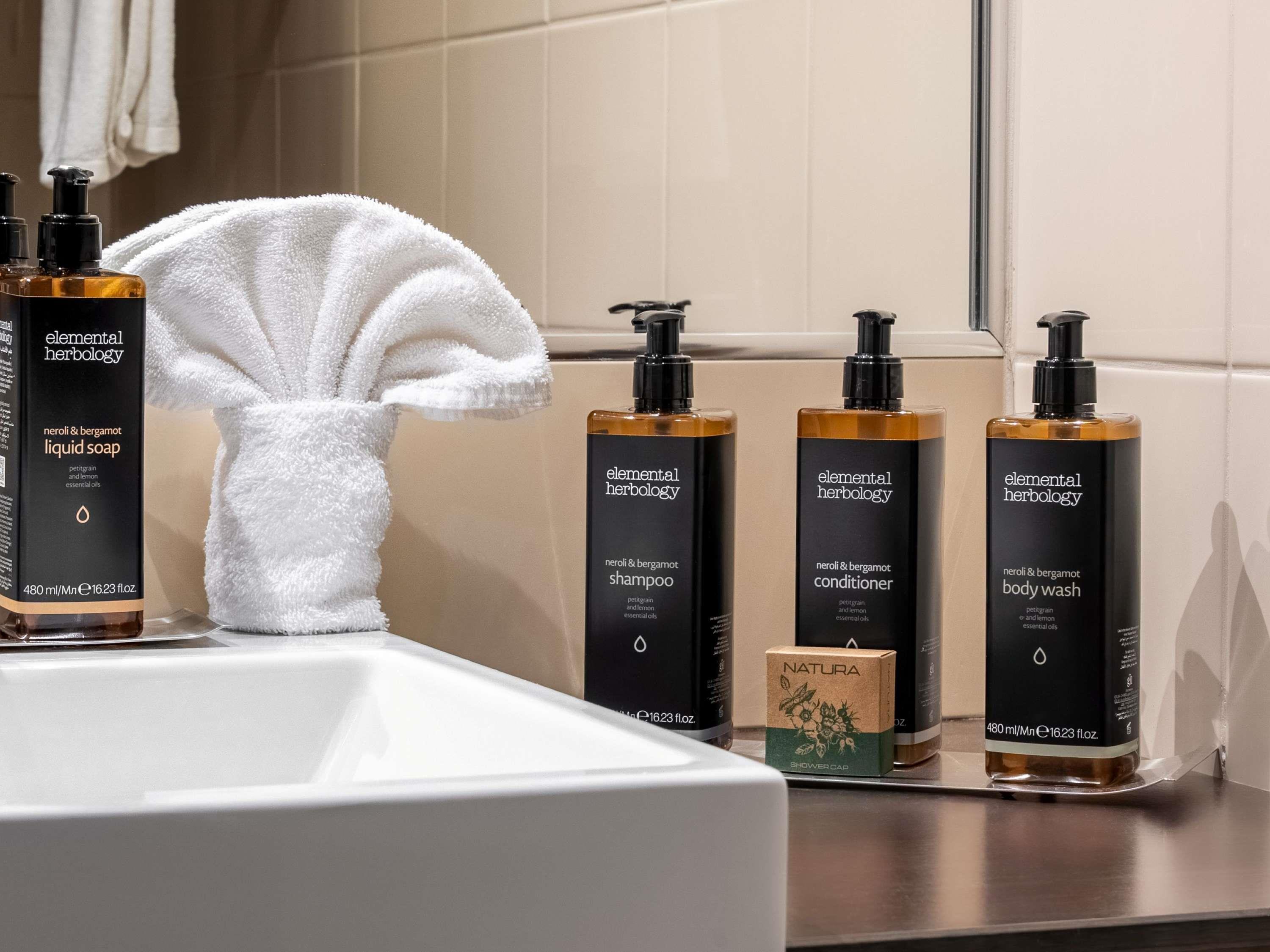 DoubleTree by Hilton Bucharest Unirii Square Room Type - Standard Room with 2 Single Beds