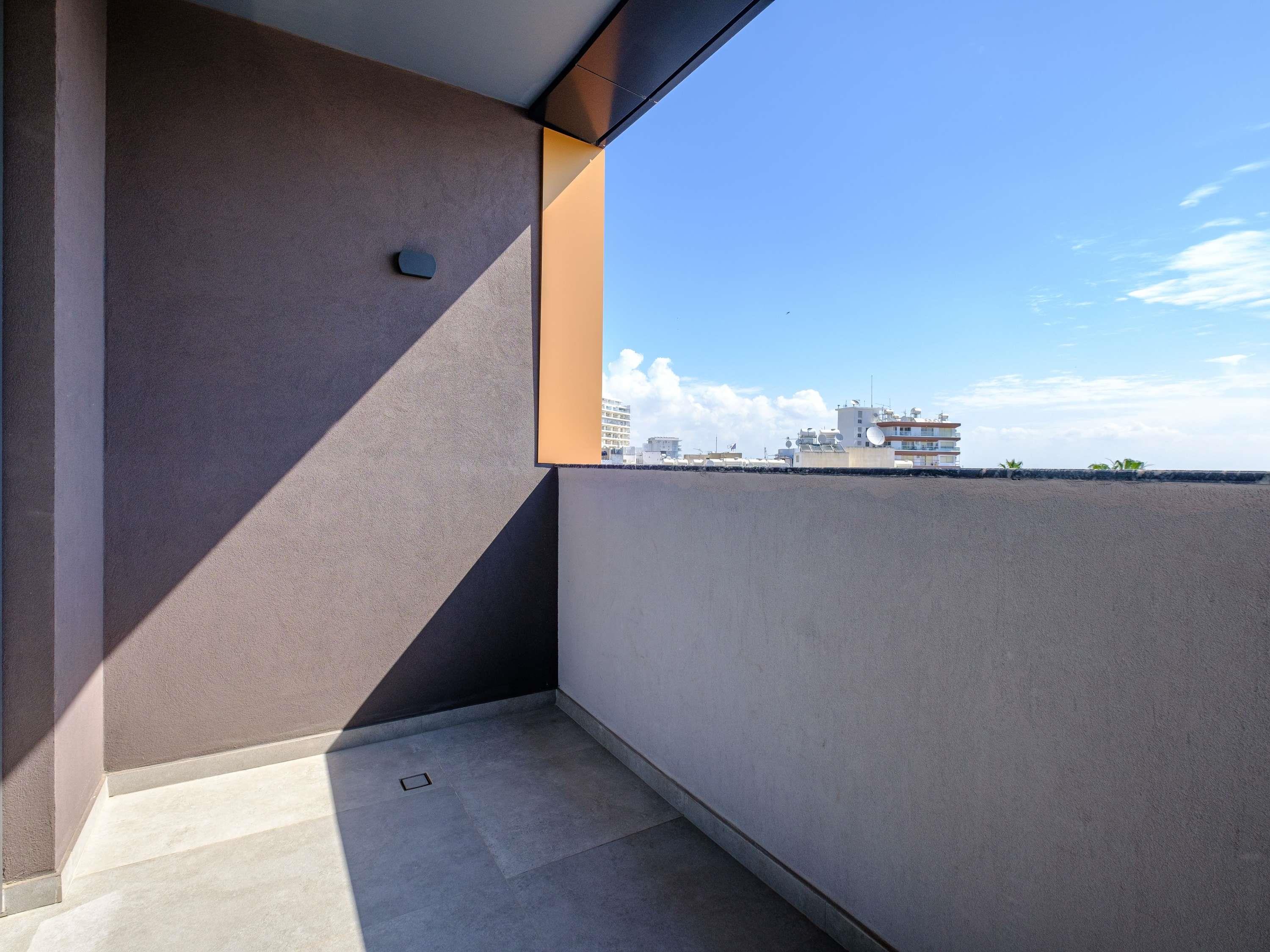 Mercure Larnaca Finikoudes Beach Room Type - Superior room with double bed, sofa and balcony
