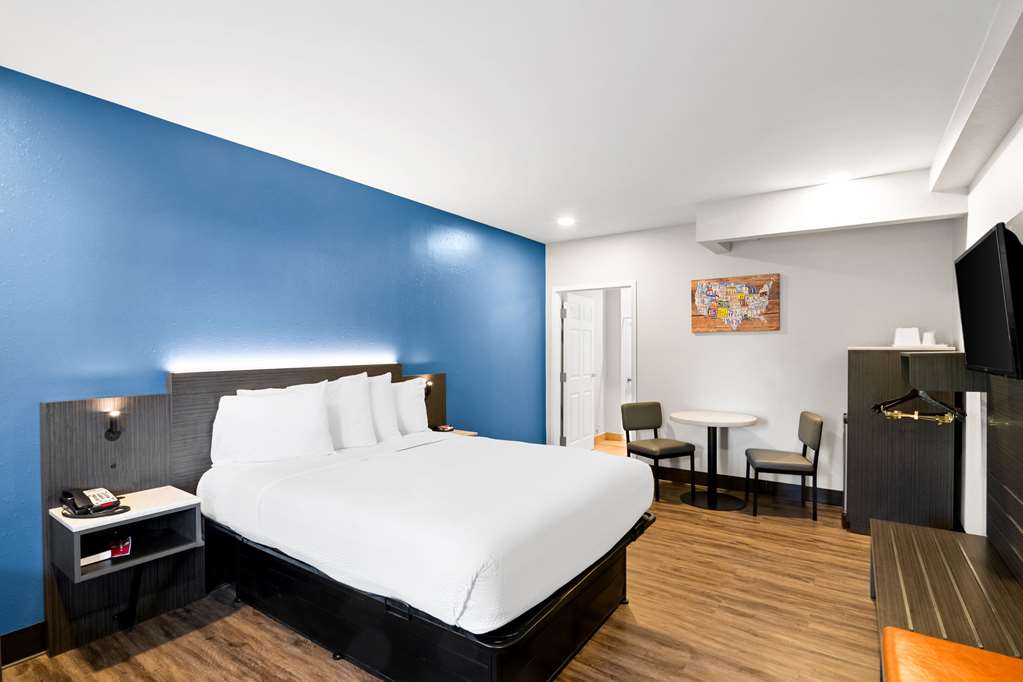 ECONO LODGE BETHEL - DANBURY-guestroom-Guest Room,On-Site.jpg