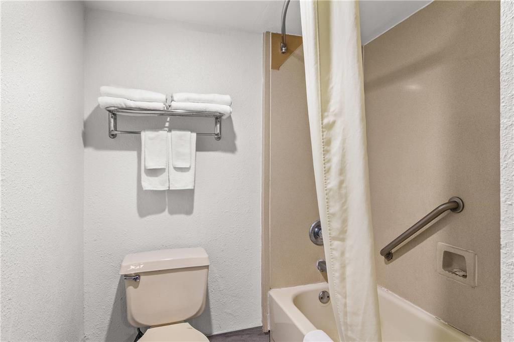 QUALITY INN JACKSONVILLE - ORANGE P-guestroom-Guest Room,Bathroom,On-Site.jpg