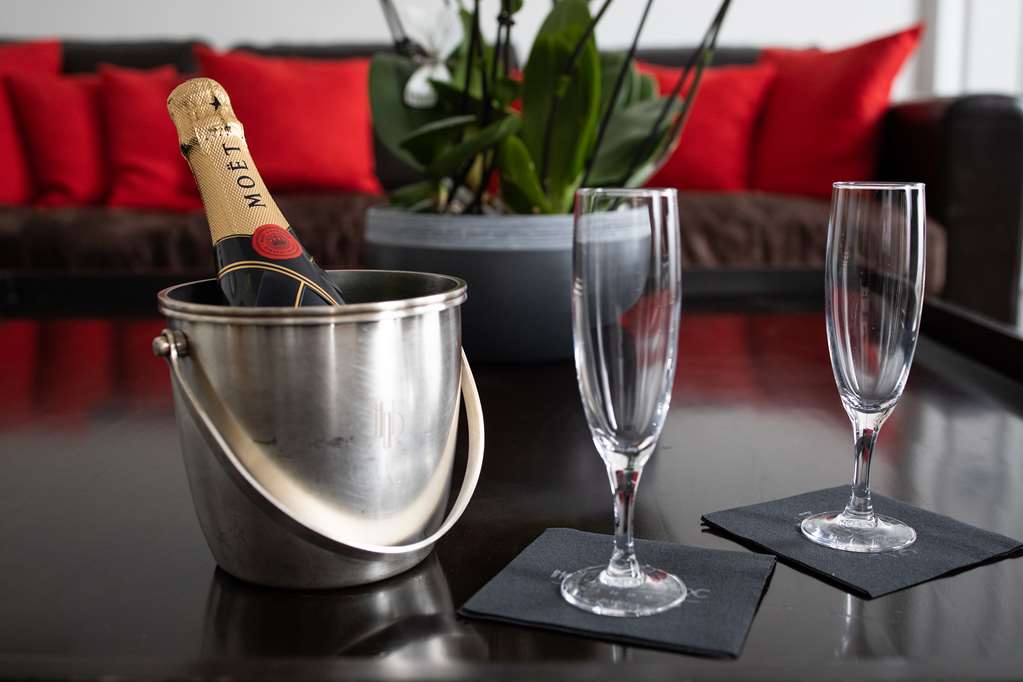 HOTEL DU PARC MULHOUSE-guestroom-Guest Room,Guest Room Amenity,Suite,On-Site.jpg