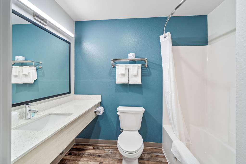 WOODSPRING SUITES FORT MYERS - CAPE-guestroom-Guest Room,Bathroom,On-Site.jpg