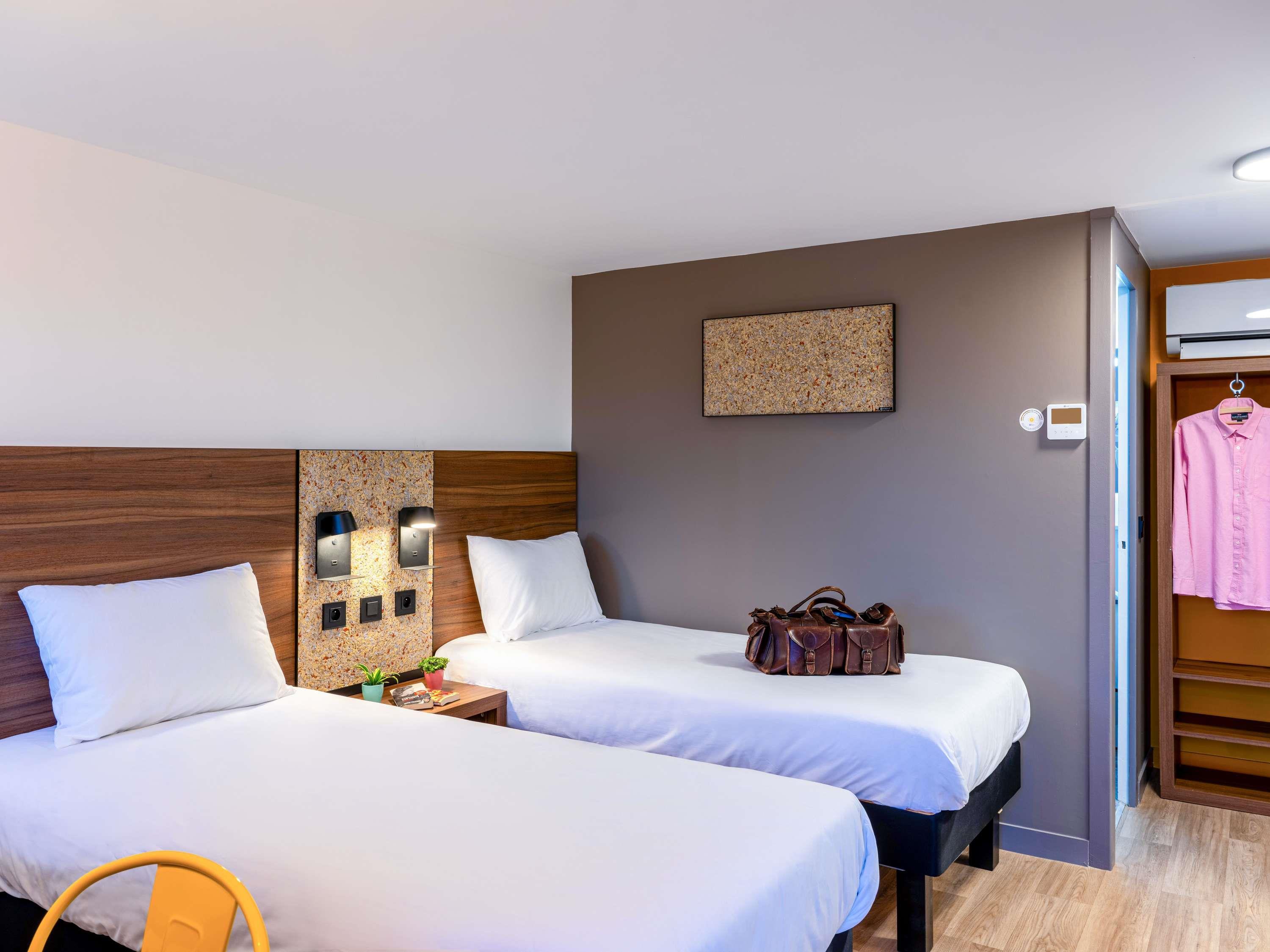 greet Hotel Chatellerault Room Type - POP Twin Room two single beds
