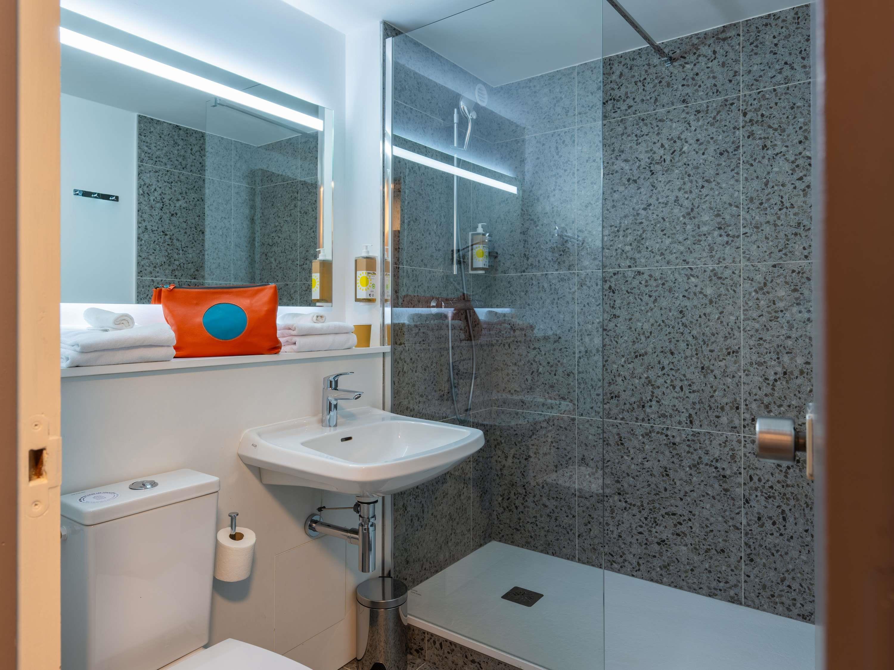 greet Hotel Chatellerault - Tap to explore photos