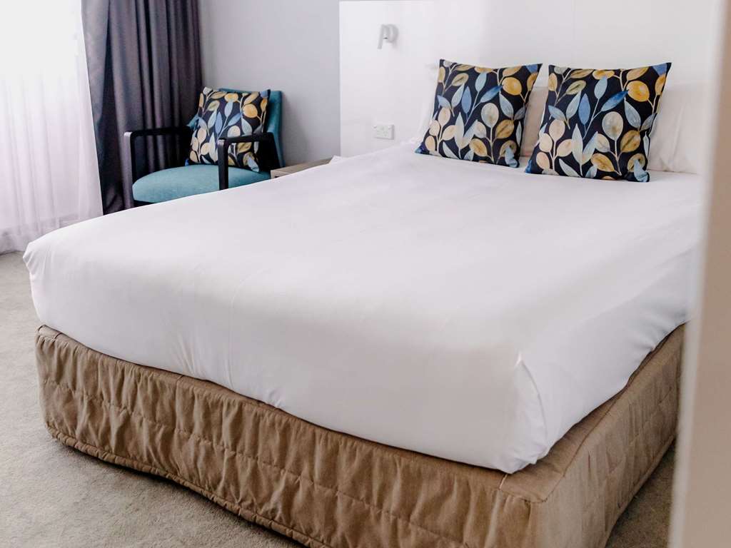 Mercure Brisbane Spring Hill-guestroom-Guest Room,On-Site.jpg