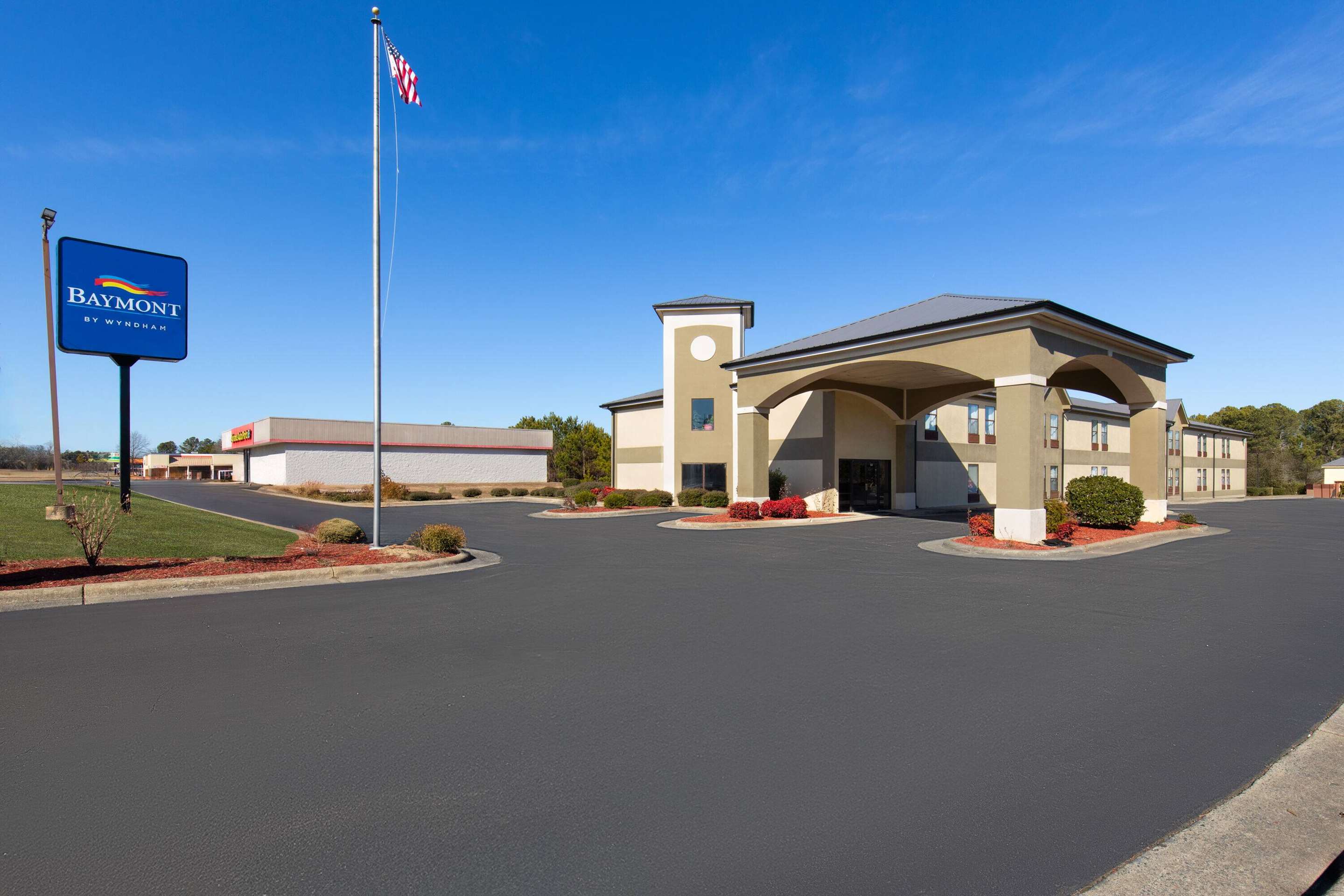 Exterior | Baymont by Wyndham Creedmoor
