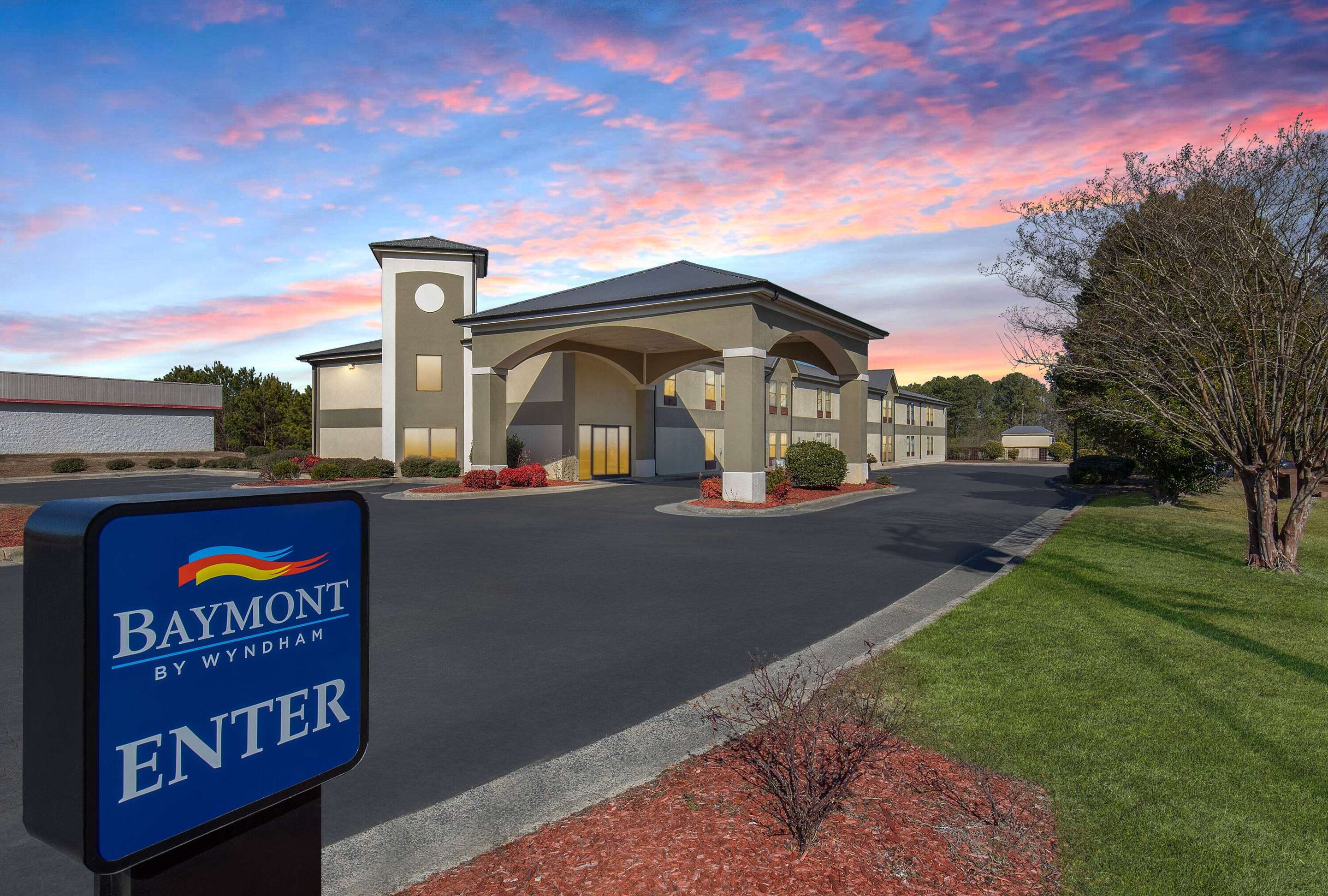 Exterior | Baymont by Wyndham Creedmoor