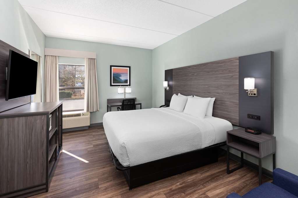 BAYMONT BY WYNDHAM CREEDMOOR-guestroom-Guest Room,On-Site.jpg
