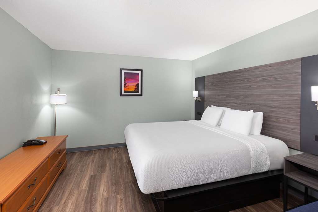 BAYMONT BY WYNDHAM CREEDMOOR-guestroom-Guest Room,Suite,On-Site.jpg