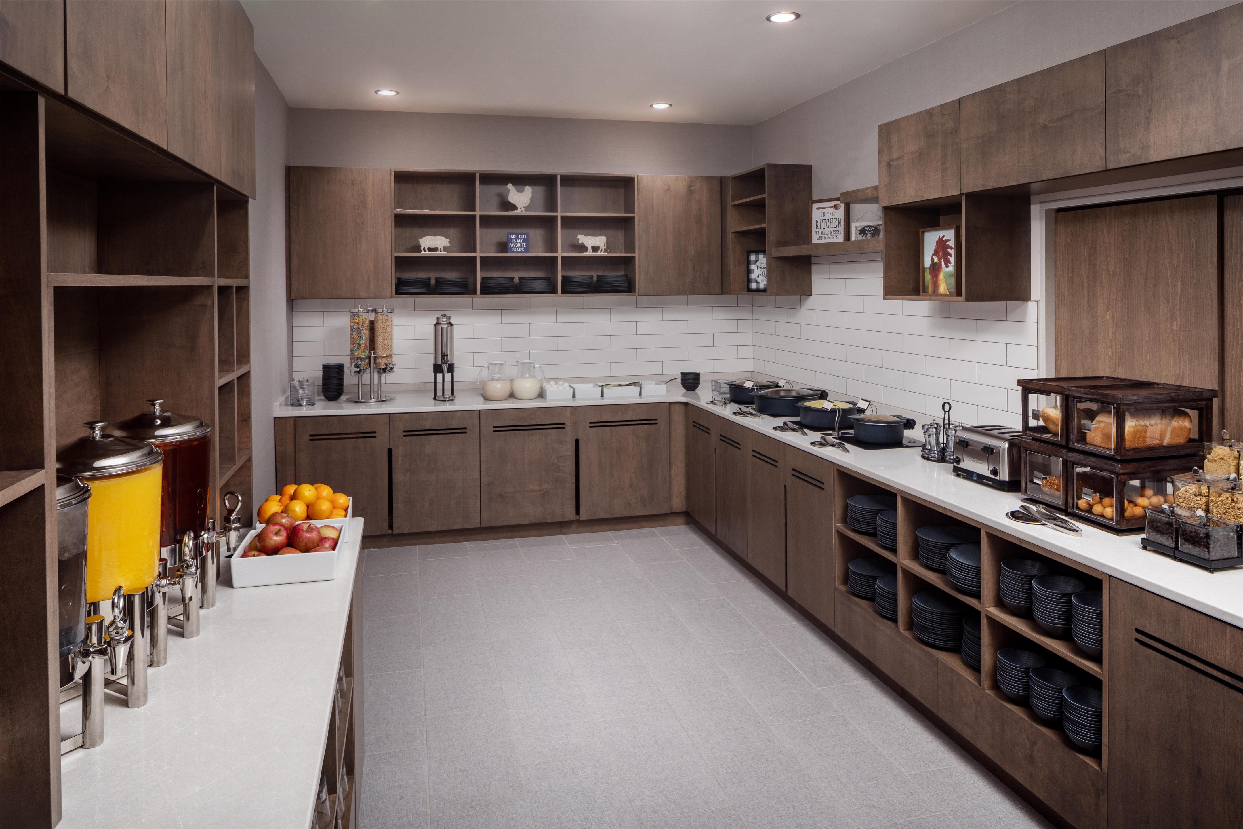Breakfast Area | Hyatt House Royal Oak/Birmingham