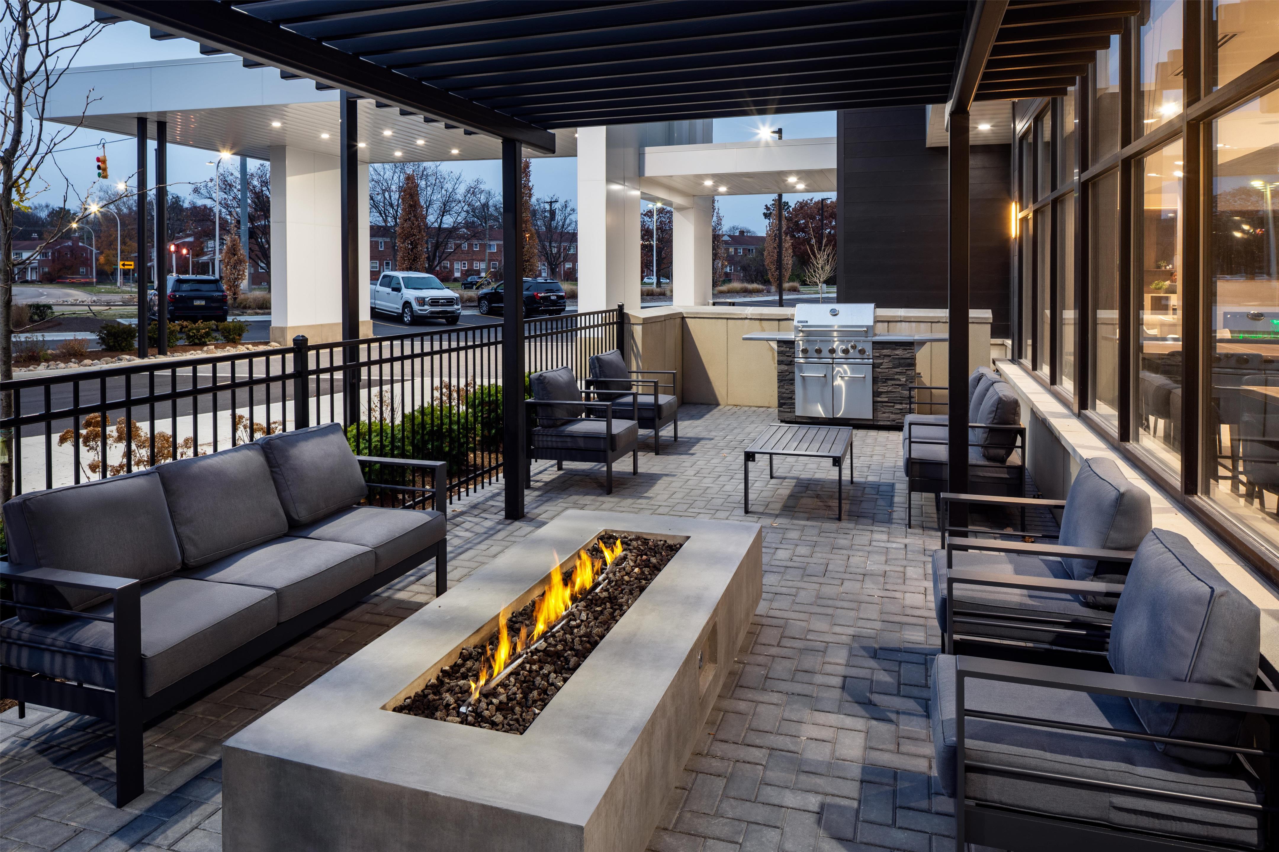 Patio Terrace | Hyatt House Royal Oak/Birmingham
