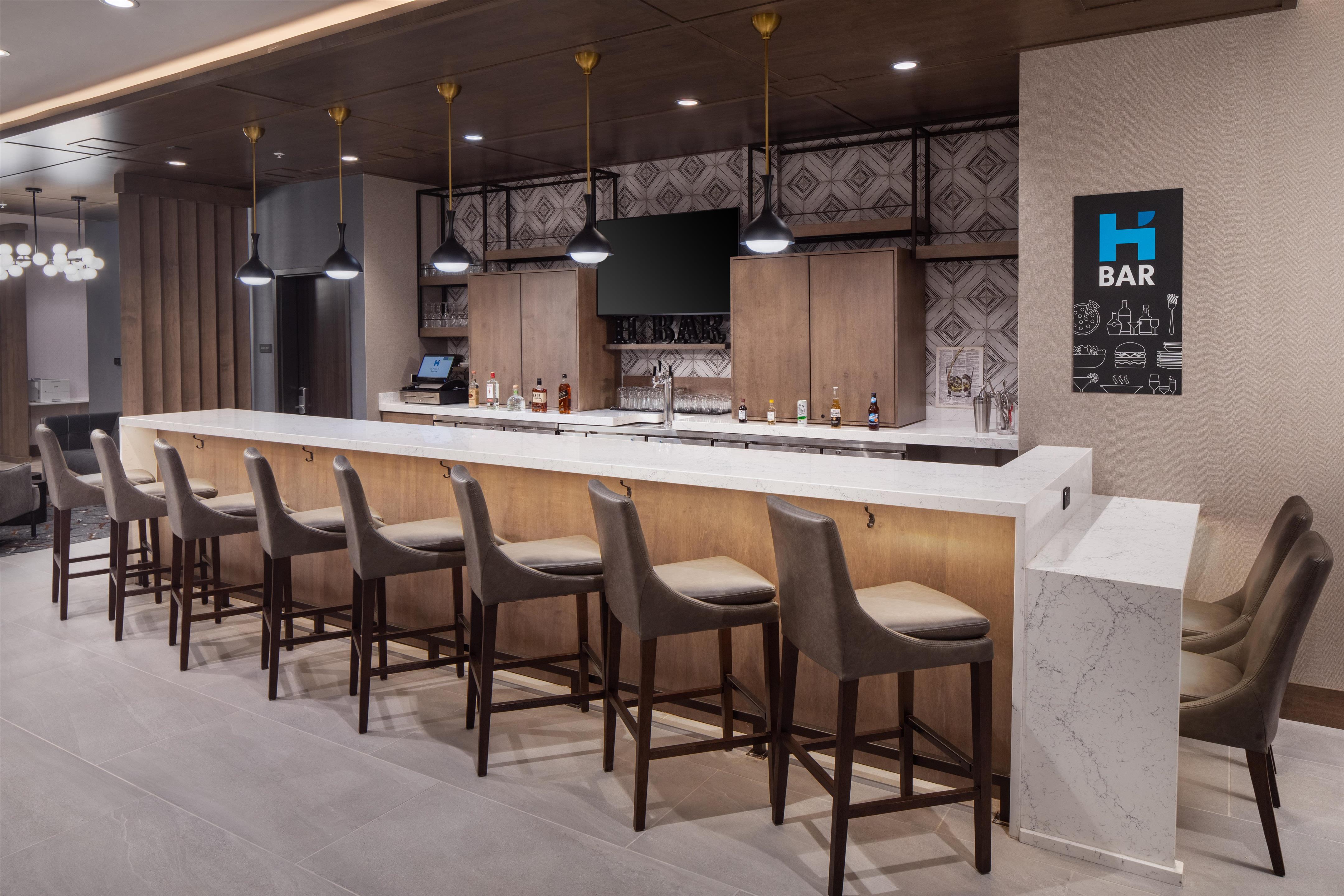 Bar Lounge | Hyatt House Royal Oak/Birmingham